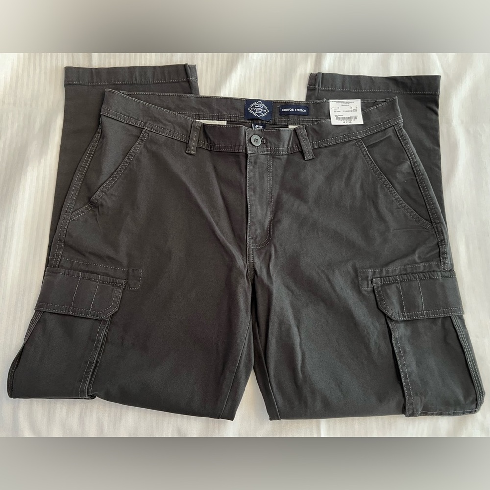 NWT St. John’s Bay Men's 38x30 Straight Fit Comfort Stretch Gray Cargo Pants